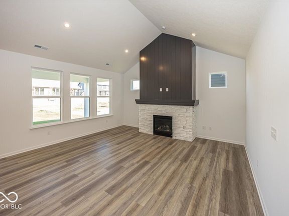 5th image of 4976 Elaine Ct