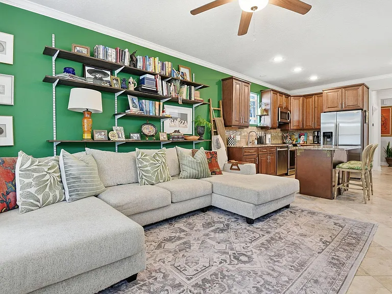 410 Peach St — Photo 11