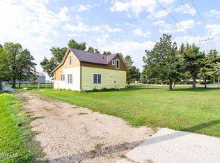306 Broadway, Michigan, ND 58259