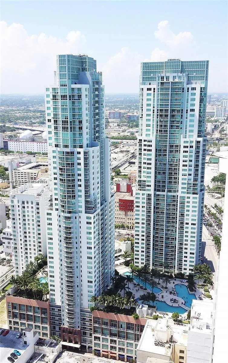 Building Photo - 244 Biscayne Blvd #643