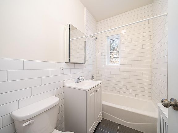 5th image of 14 Evelyn Pl APT 7