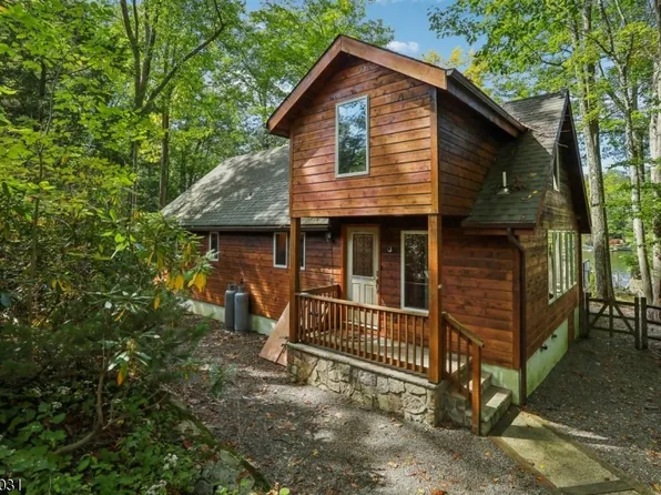 333 E Lakeshore Dr, Vernon Twp., NJ 07422