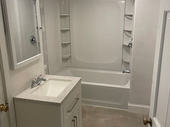 2nd image of 17-19 Hanson St #17.5