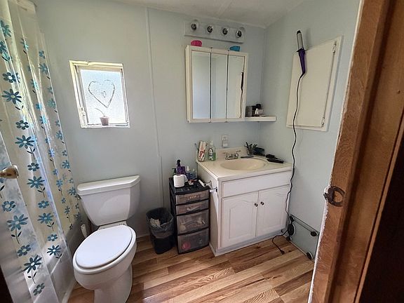 5th image of 33 Klamath St