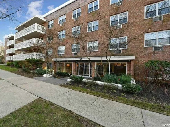 50 Hillpark Avenue #3D, Great Neck, NY 11021