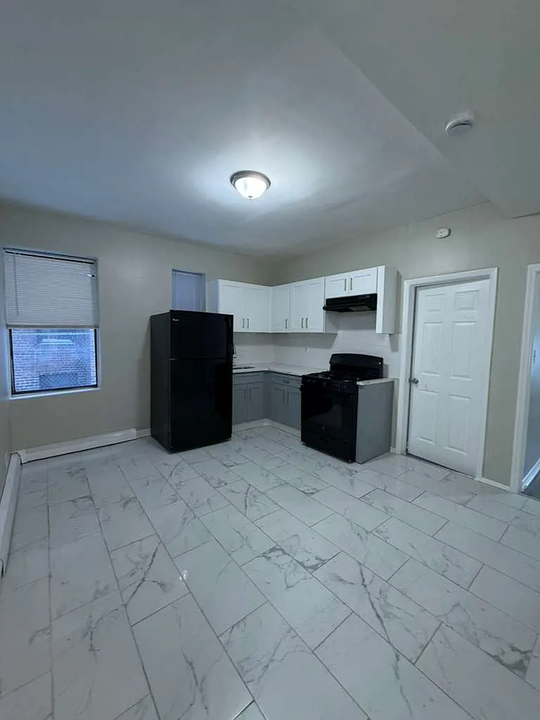 2 bed, 800 sqft, $1,795 — Photo 2