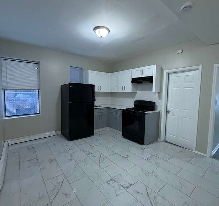2nd image of 246 Roseville Ave #1A