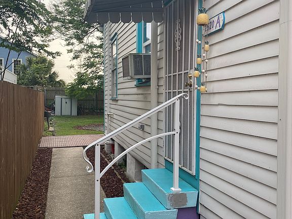 2nd image of 2520 Laharpe St #A