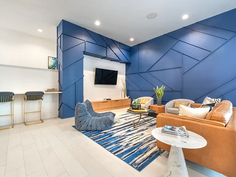 Burnett Lofts — Photo 3