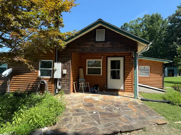715 Dana Rd, Hendersonville, NC 28792