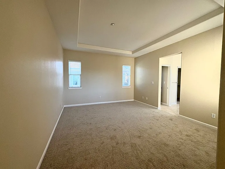 546 Almanor St — Photo 13