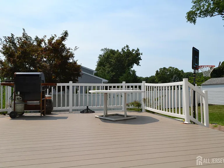 2 Albemarle Rd — Photo 23