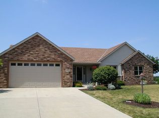 1670 Legend Hill Ln, Waukesha, WI