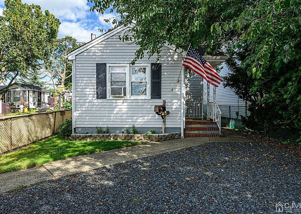 Front of house and driveway