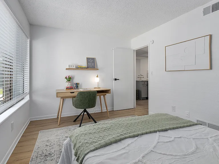 Robin Hill Apartments — Photo 7
