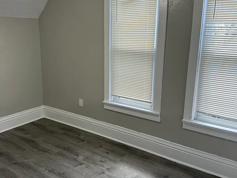 549 W Maple St #2 — Photo 3