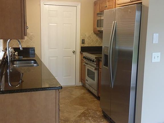 2nd image of 1920 Chesapeake Ct