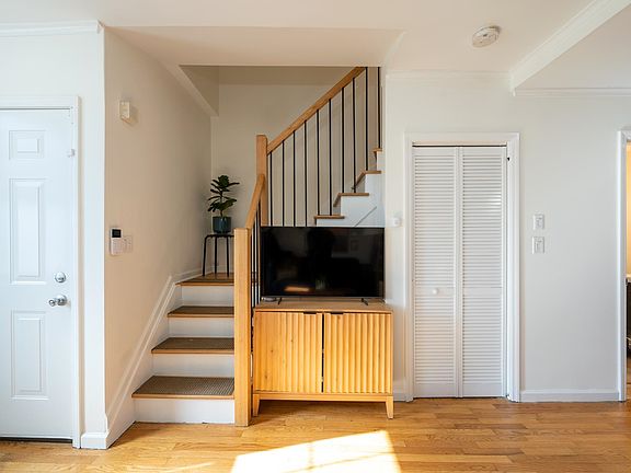 4th image of 176 Webster Ave #1