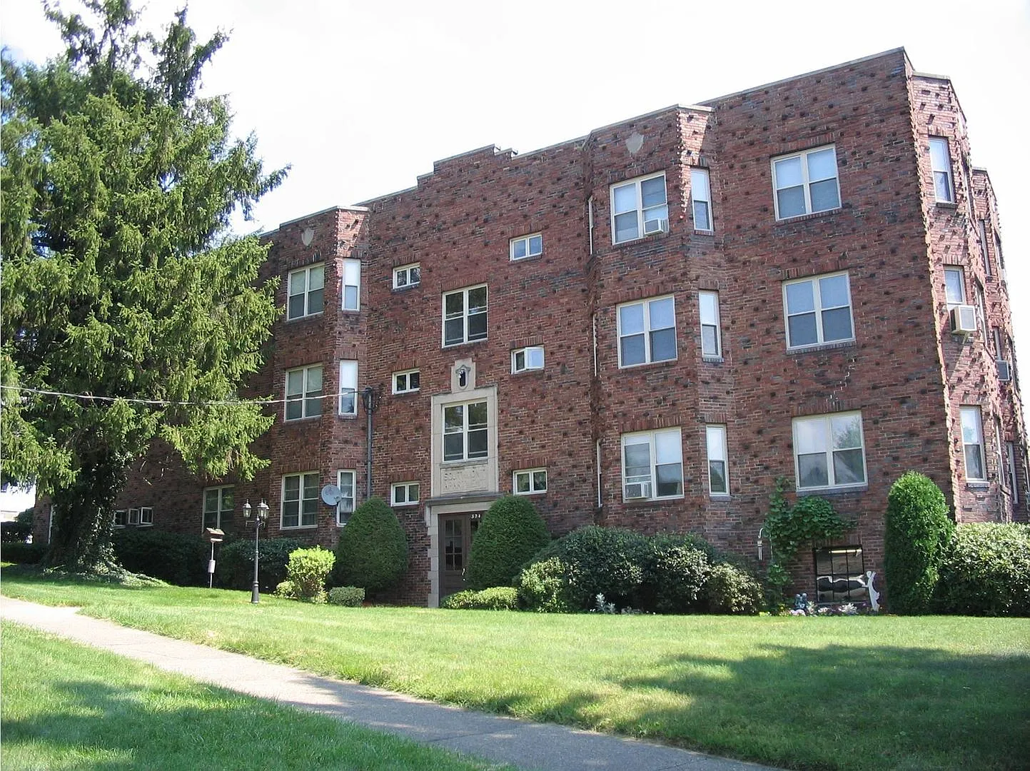 Equitable 304 Thoburn Street — Photo 1