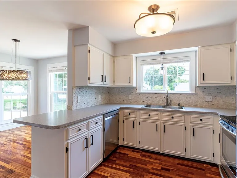 Kitchen/ Dining Area