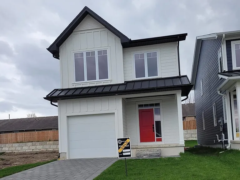 961 Deveron Cres — Photo 1