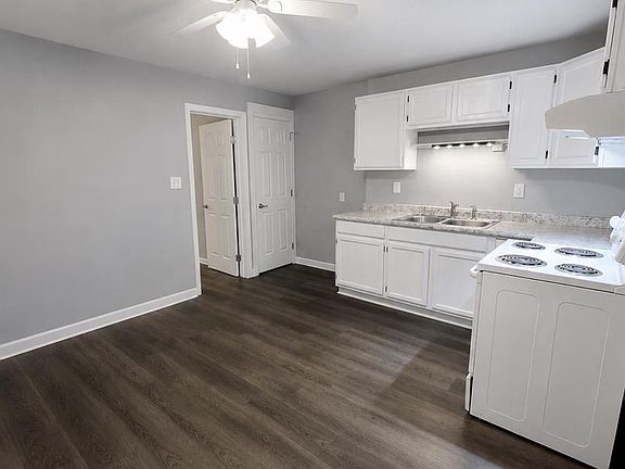 3rd image of 1576 W King St