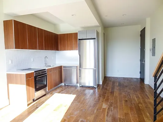 Rented by Lodger Corp | media 14