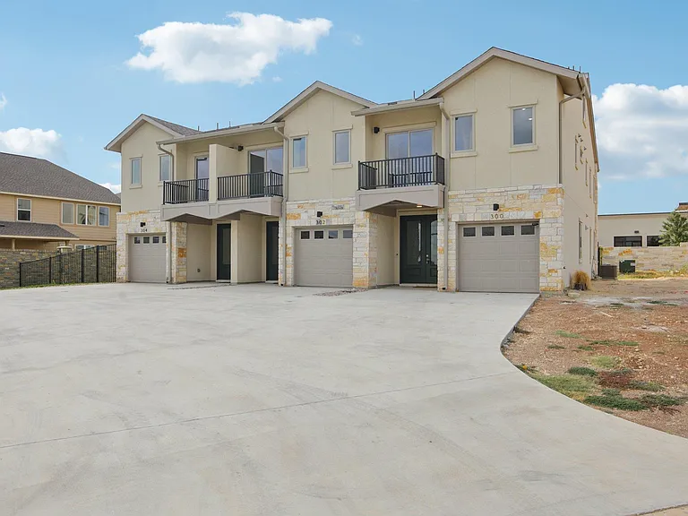 302 Tesla Cir — Photo 4