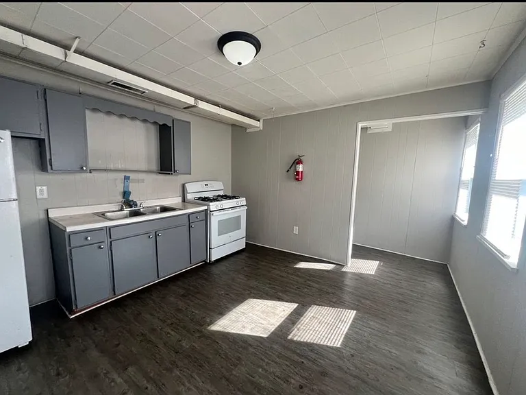 149 N West St #2 — Photo 3