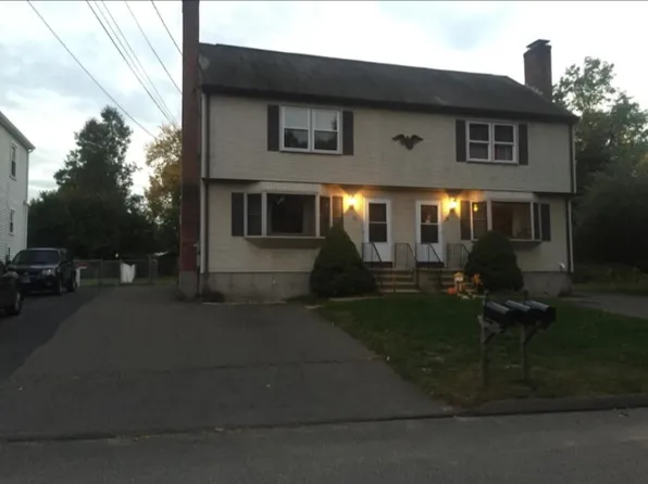 32 Chalmers St, Manchester, CT 06040
