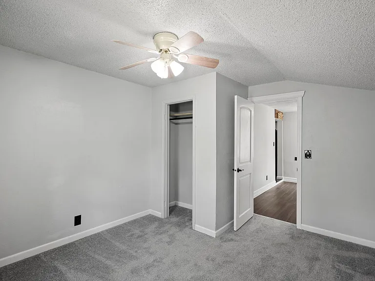 1504 E Queen Ave — Photo 18
