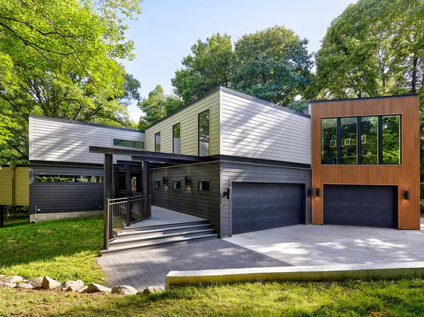 2916 Forest Hills Dr, Ames, IA 50014