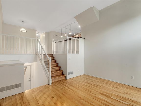 3rd image of 2992 Barclay Way