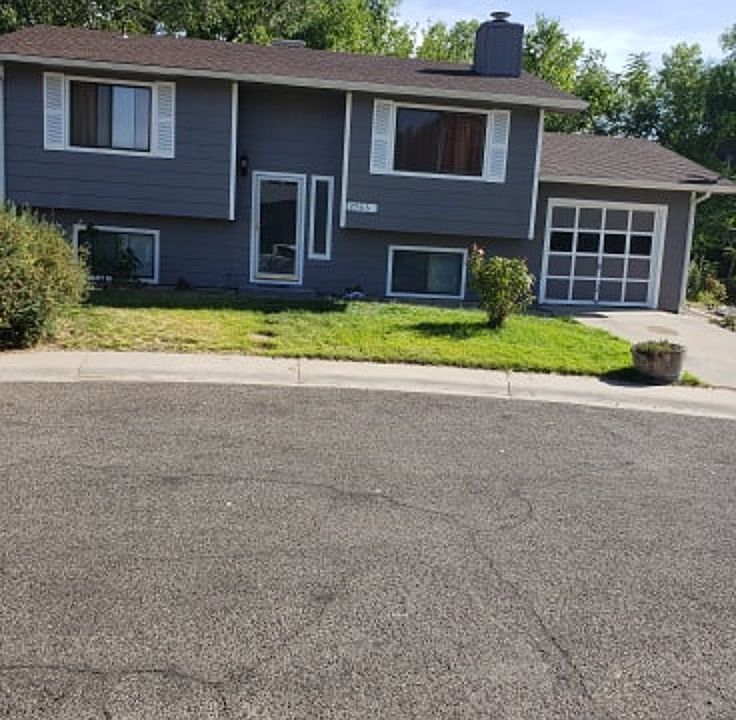 1st image of 2745 Parkwood Dr