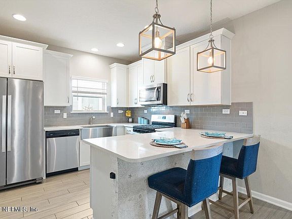 3rd image of 74 BROOKGREEN Way