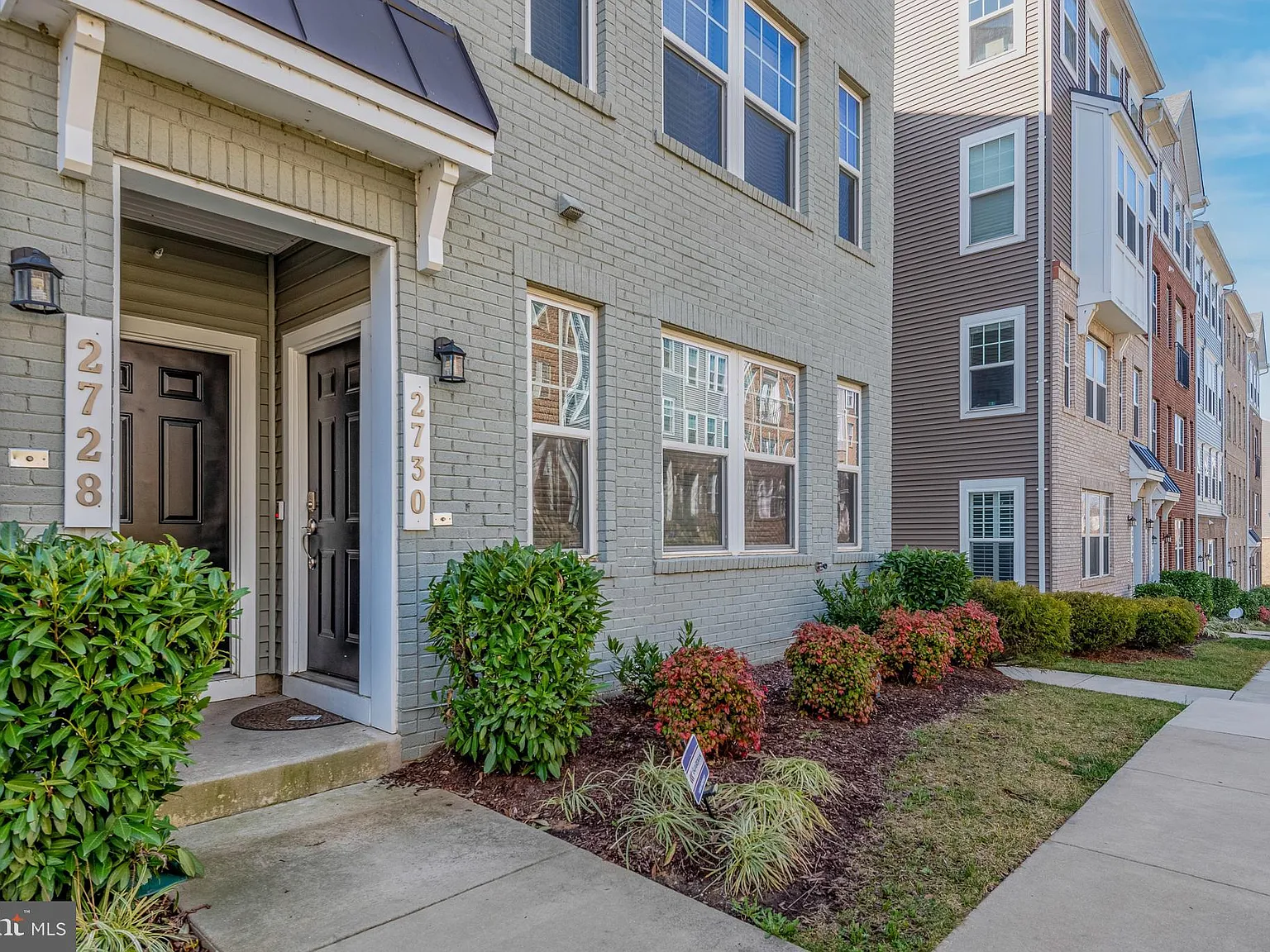 3 bed, 2.5 bath, 2700 sqft, $3,150 — Photo 4