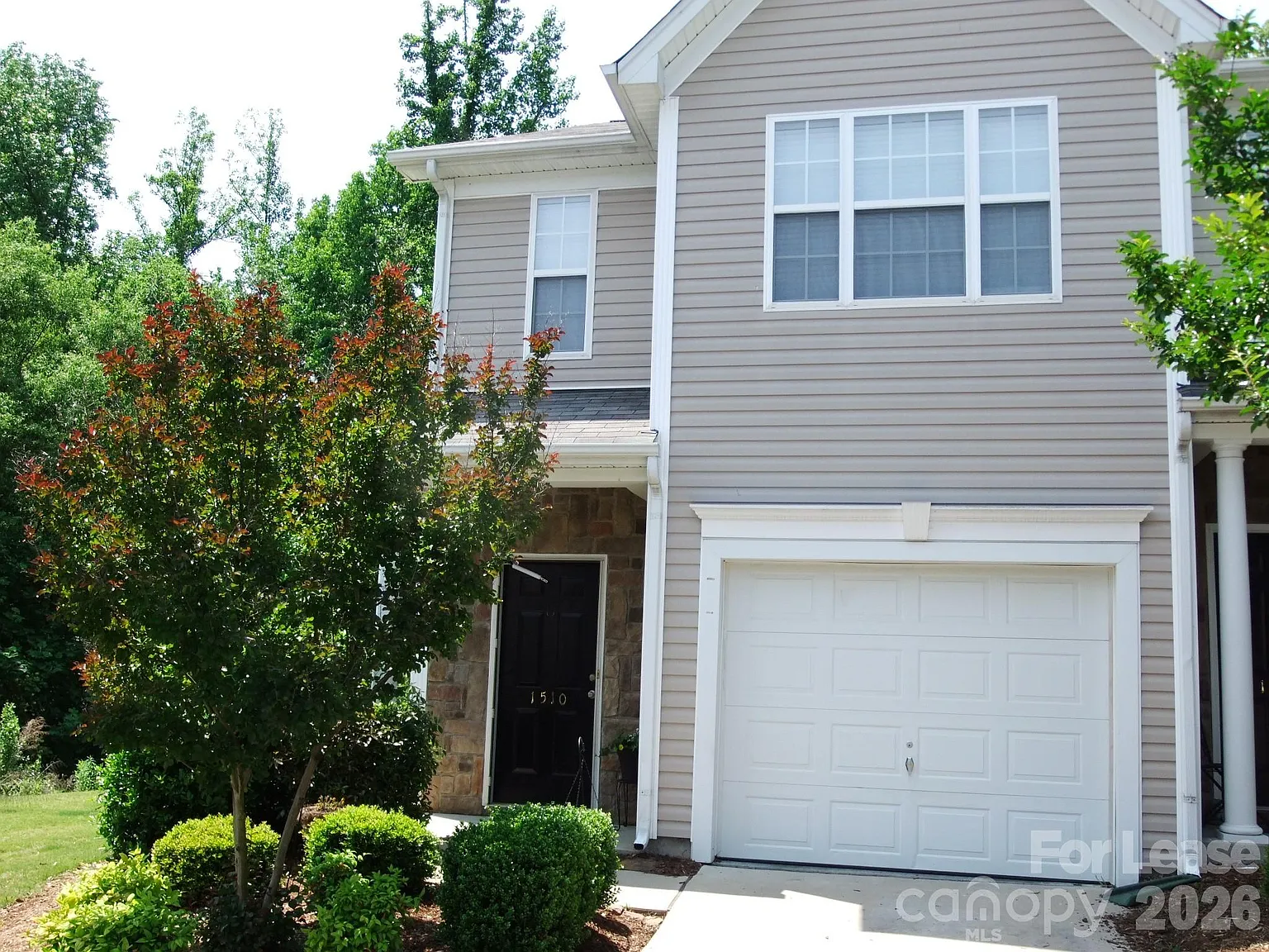 3 bed, 2.5 bath, $2,000 — Photo 1