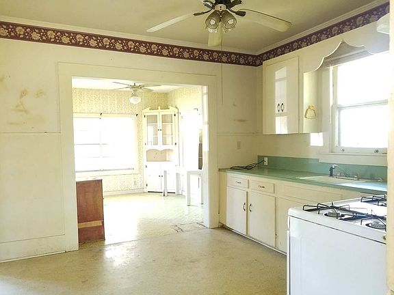2nd image of 2825 Sycamore Ave