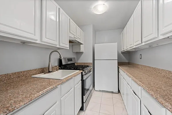 Rented by Douglas Elliman | media 8