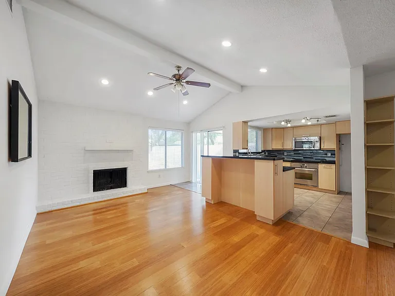 1223 Bramblebury Dr — Photo 8