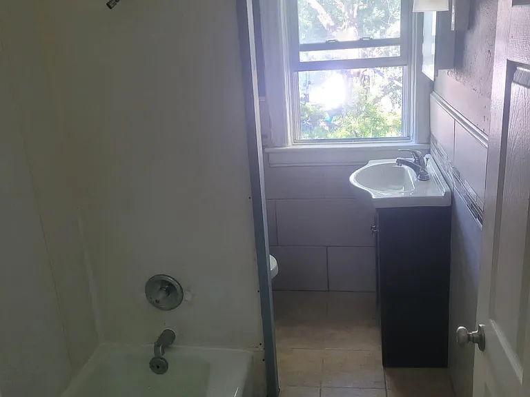 1209 Congress St #6 — Photo 6