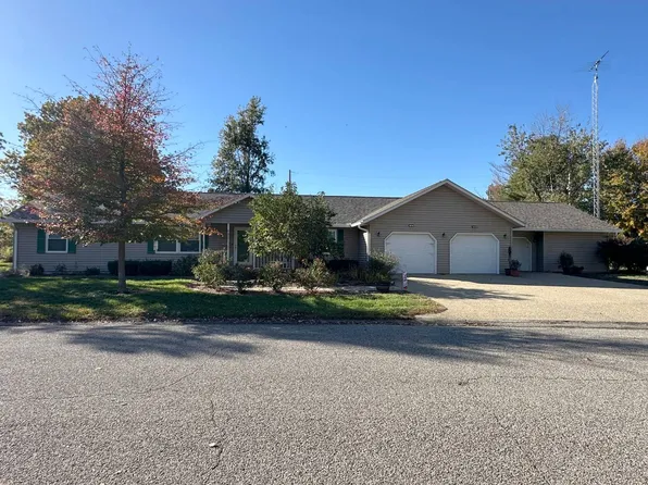 605 W Lakeview Dr, Fairfield, IL 62837