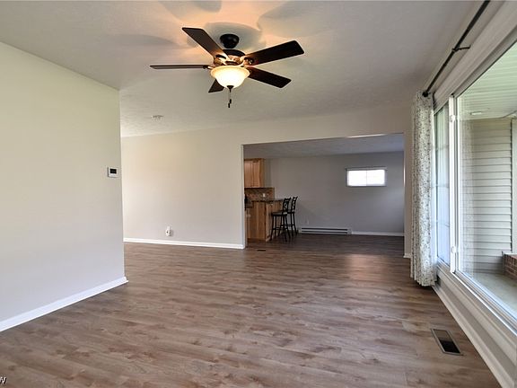 3rd image of 33580 Linden Dr
