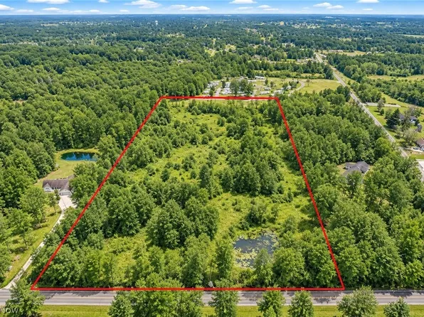 Lane Dr SW, Warren, OH 44483