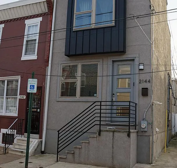 2144 Fernon St — Photo 2