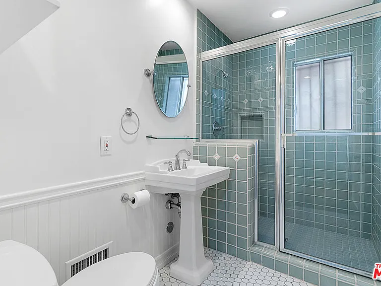 6611 W 6th St — Photo 29