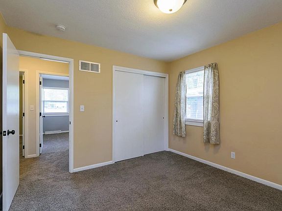 3rd image of 1402 Arthur Dr