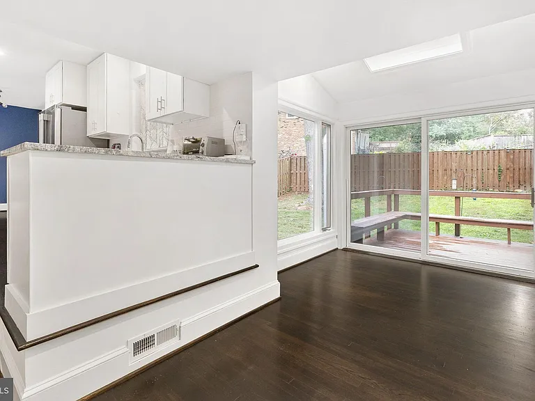 6901 Murray Ln — Photo 18