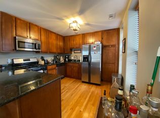 815 W Addison St #2F, Chicago, IL 60657