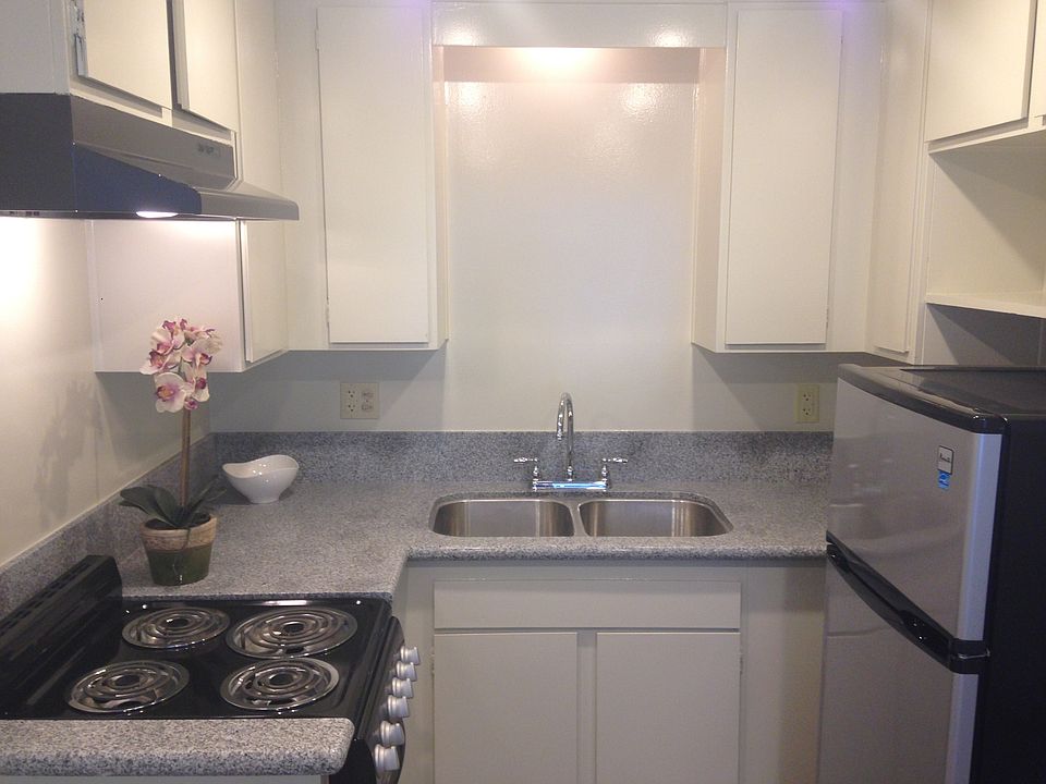 Recently upgraded kitchen, fridge provided